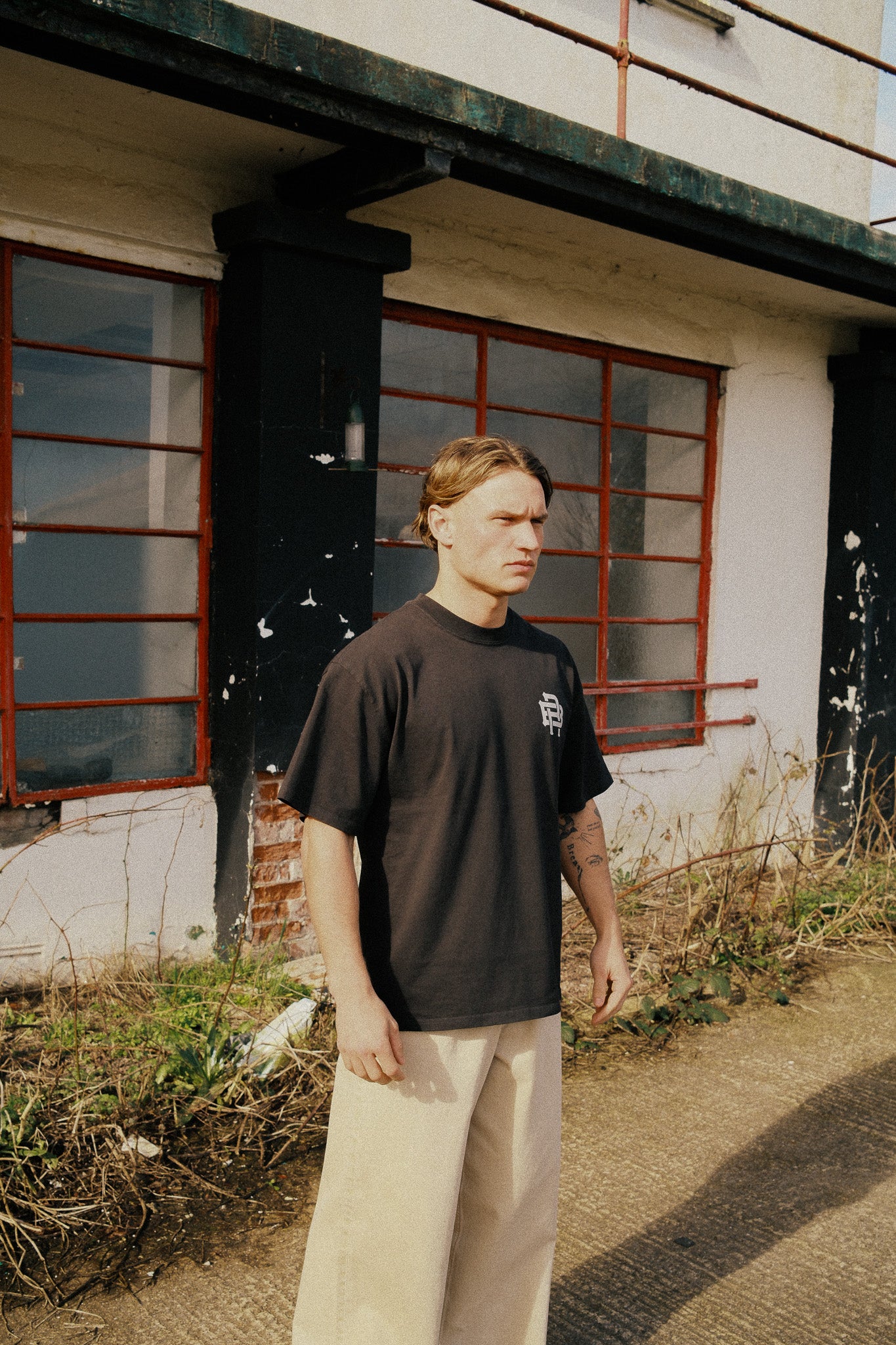 TRUCKER TEE - BLACK