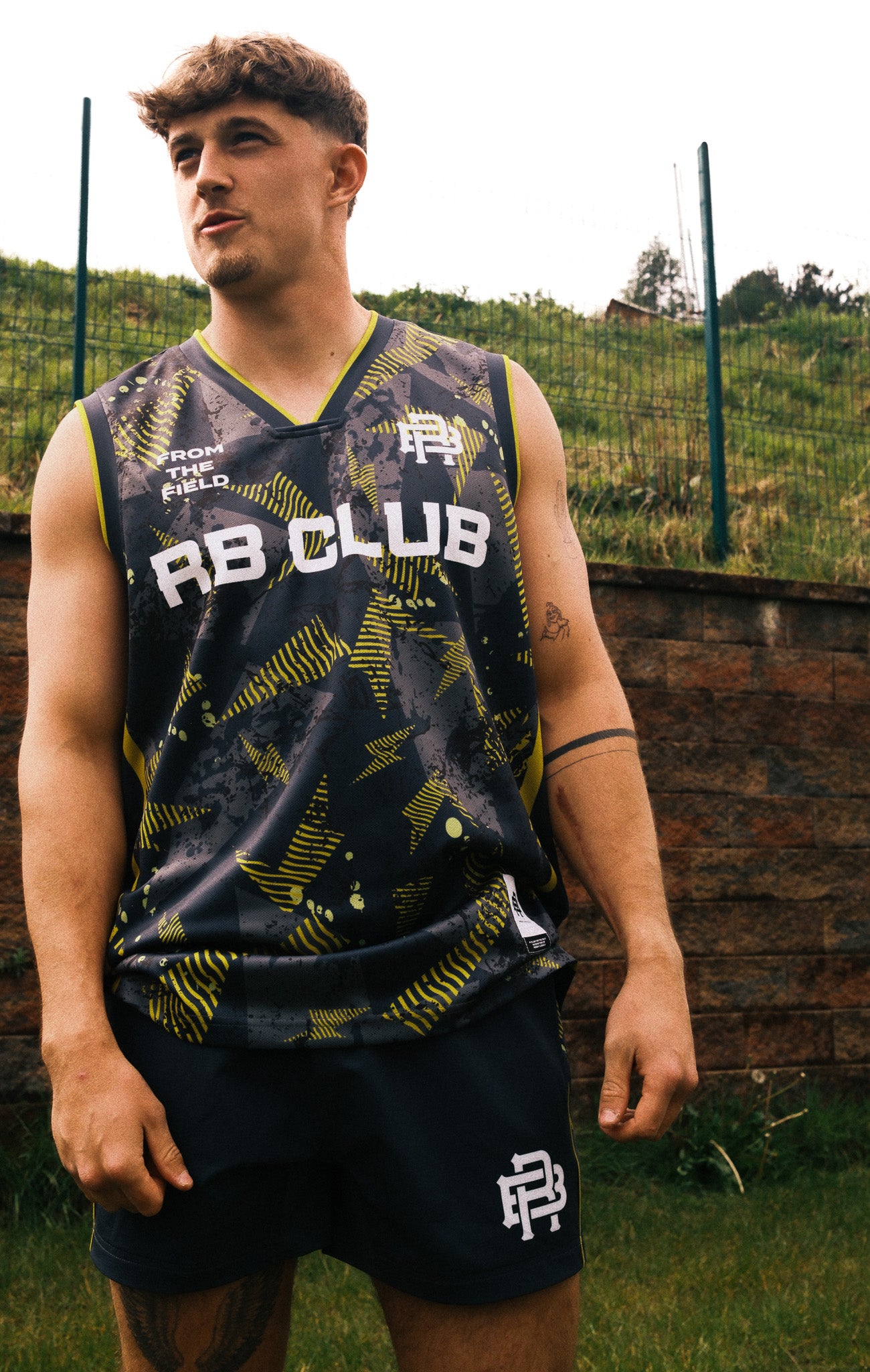 GOLD FUZZ VEST - GOLD & BLACK